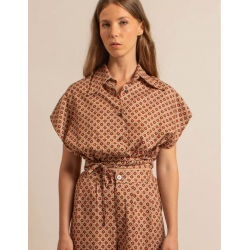 Provençal sleeveless blouse