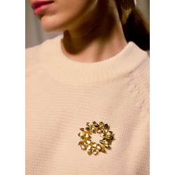 Broche César