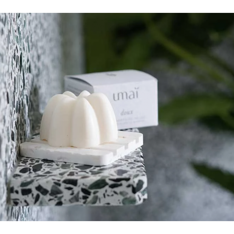 Gentle solid shampoo