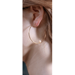 Open hoop earrings with pearl inside