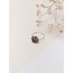 Mother-of-pearl flowers ring
